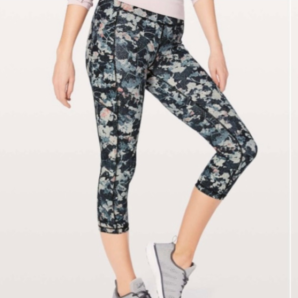 🎉 HOST PICK 🎉 Lululemon, Speed Up Crop *21”, Spring Bloom Multi, Sz 6